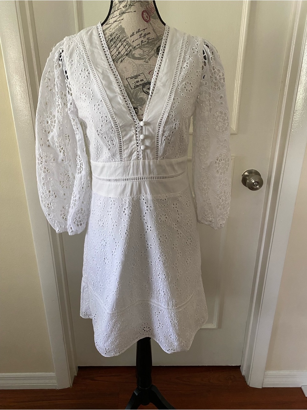 Banana Republic White Eyelet Lace Dress Size 4 Puff Sleeve Lined Fit & Flare - Picture 3 of 16